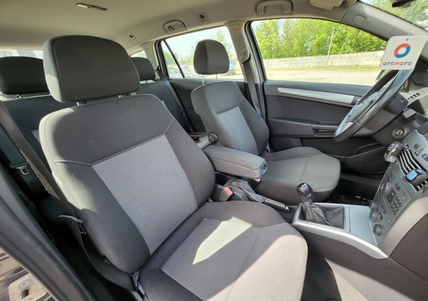 Opel Astra cena 15900 przebieg: 212506, rok produkcji 2009 z Piła małe 379